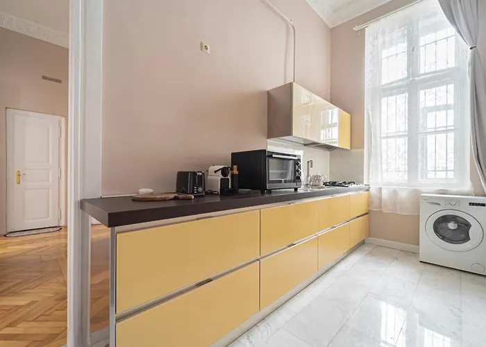 Unique Home At Chain Bridge With Danube View