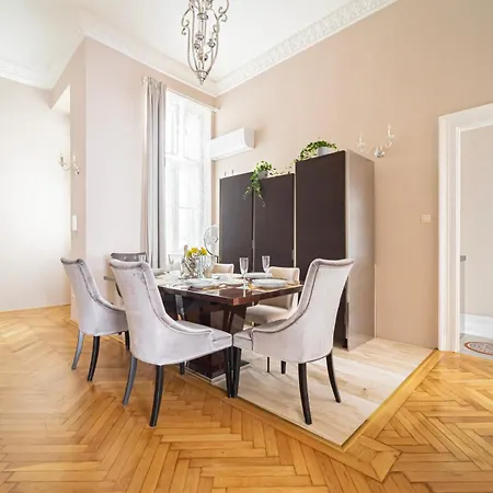 Unique Home At Chain Bridge With Danube View Budapest Exterior photo